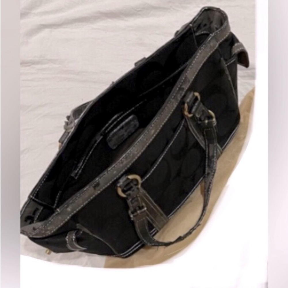 COAC H SHOULDER HANDBAG BLACK WITH TAN DUSTBAG SIZE 15x9 *ESTATE SALE FIND* - Picture 4 of 8